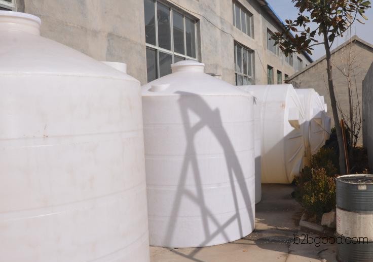 Qingzhou produces 30 tons of plastic containers. These containers are formed in one piece, with smooth surfaces both inside and out. They are resistant to acids, alkalis, and high temperatures.