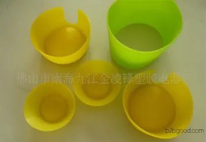 各种塑胶容器/硅橡胶杯/杯垫