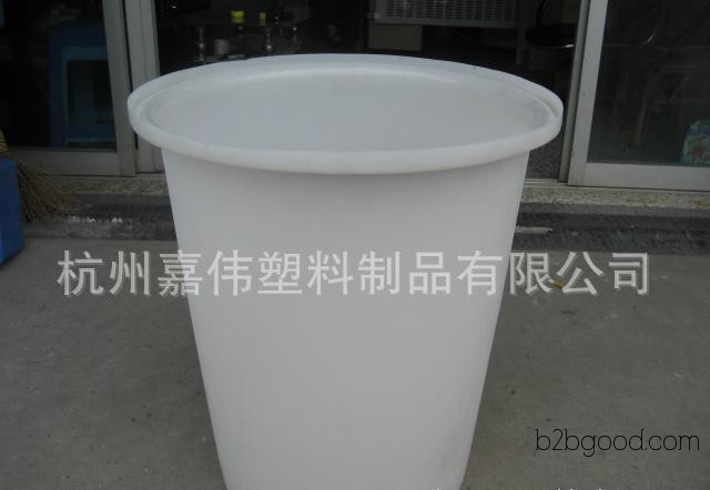 Factory-made M70 plastic containers, chemical drums.