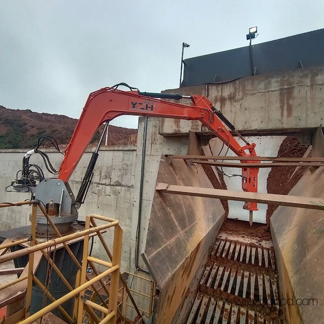 Pedestal Rockbreaker System