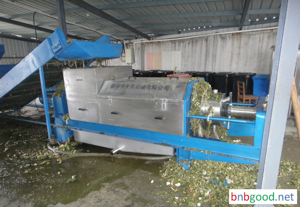 Using Tianzhong single screw press and double screw press to dehydrate straw to produce feed