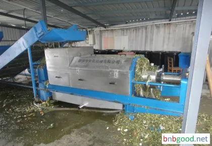 Using Tianzhong single screw press and double screw press to dehydrate straw to produce feed