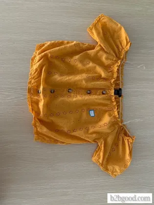 The jumper was hollowed-out with a lovely embroidery