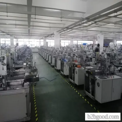 Civilian masks and medical masks fully automatic one-towed one-plane mask machine