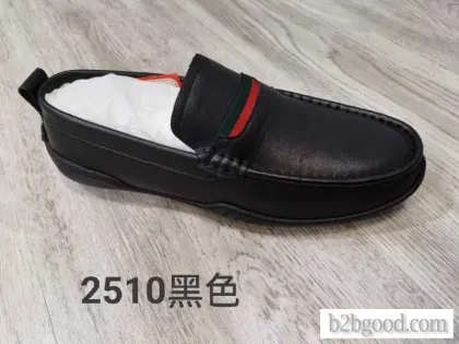 The top layer of men's casual leather shoes is cowhide, which is made by hand and stitched by h