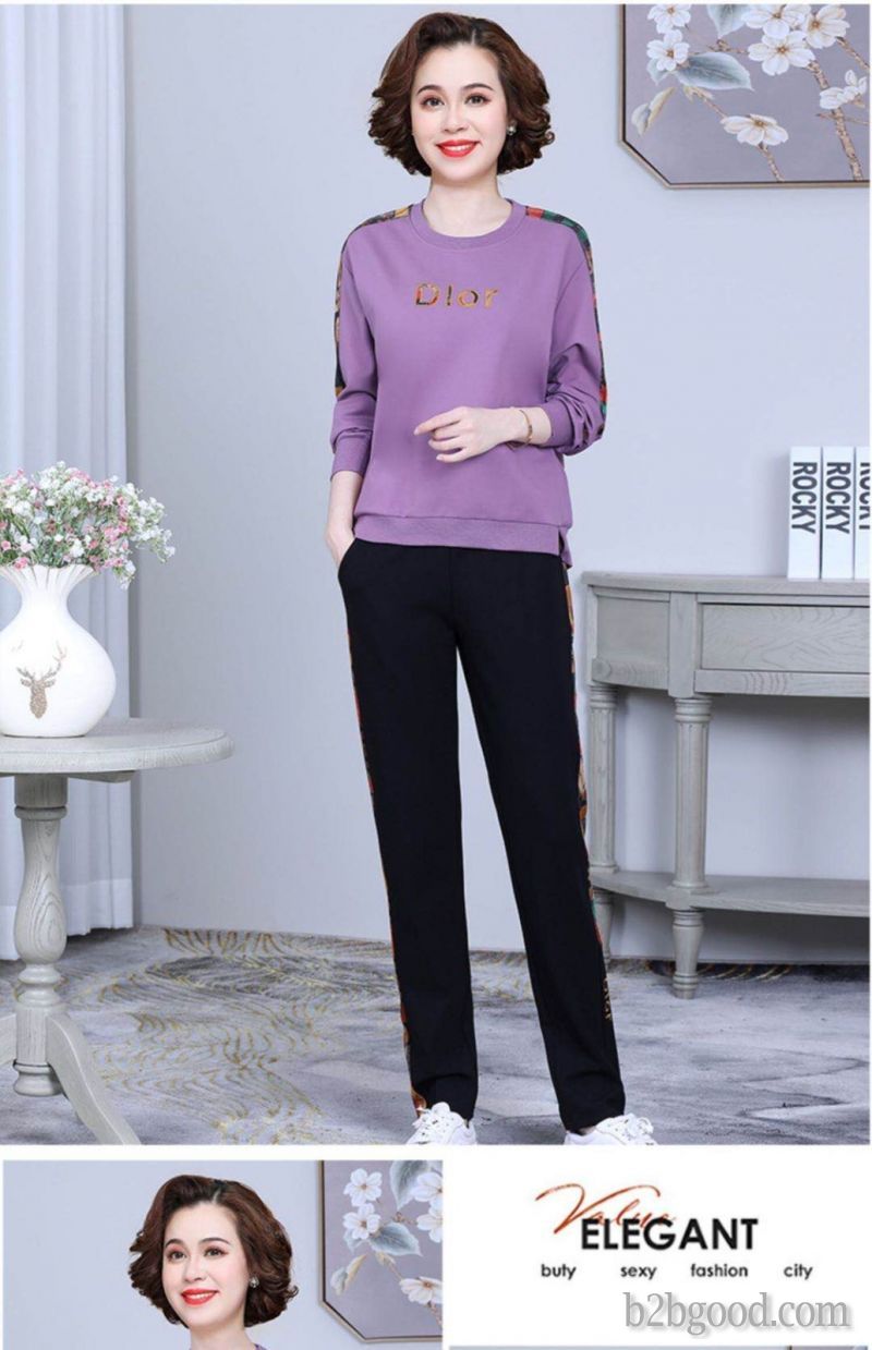 Middle-aged woman autumn wear western style suit