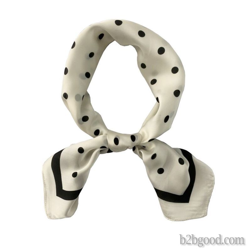 Janaive square, small square is to match the appropriate dress to show the elegance
