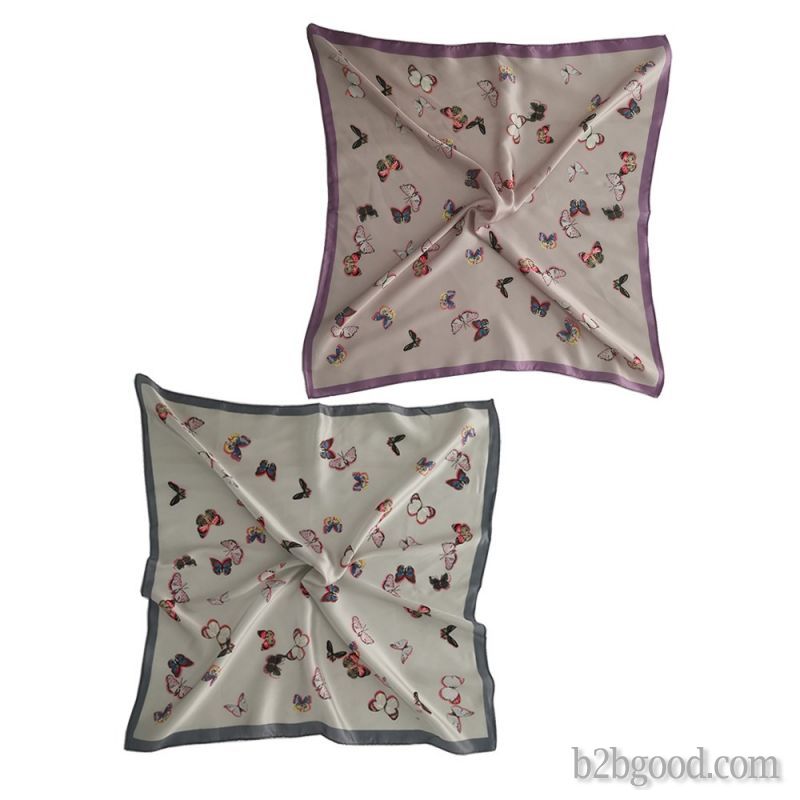 Janaive square, small square is to match the appropriate dress to show the elegance