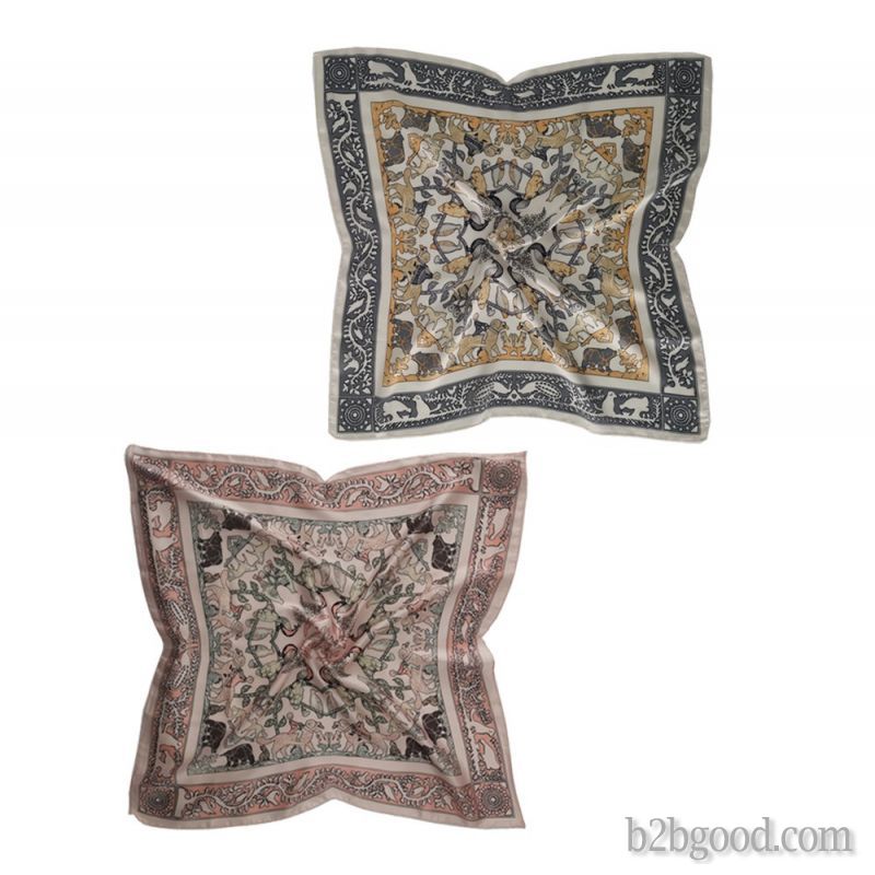 Janaive square, small square is to match the appropriate dress to show the elegance