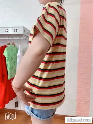 T-shirt with round collar with yarn-dyed pleats
